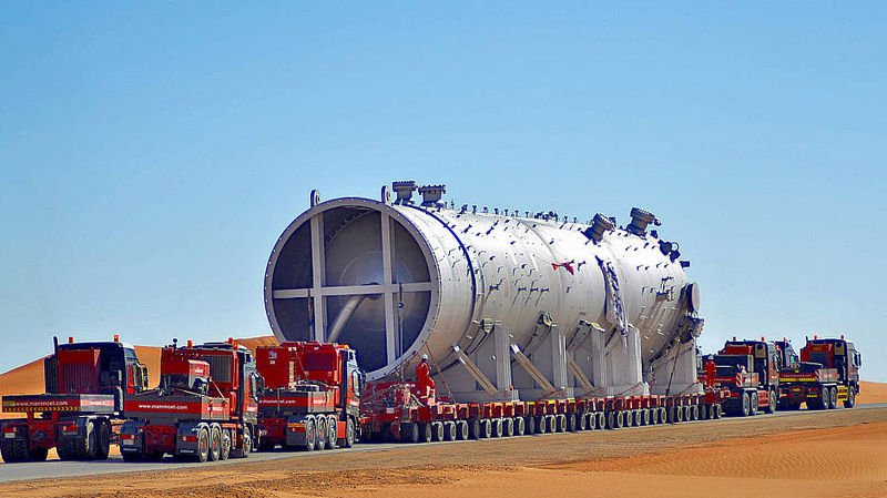 Illustration for article titled Cómo se transporta un reactor de 1.000 toneladas a través del desierto